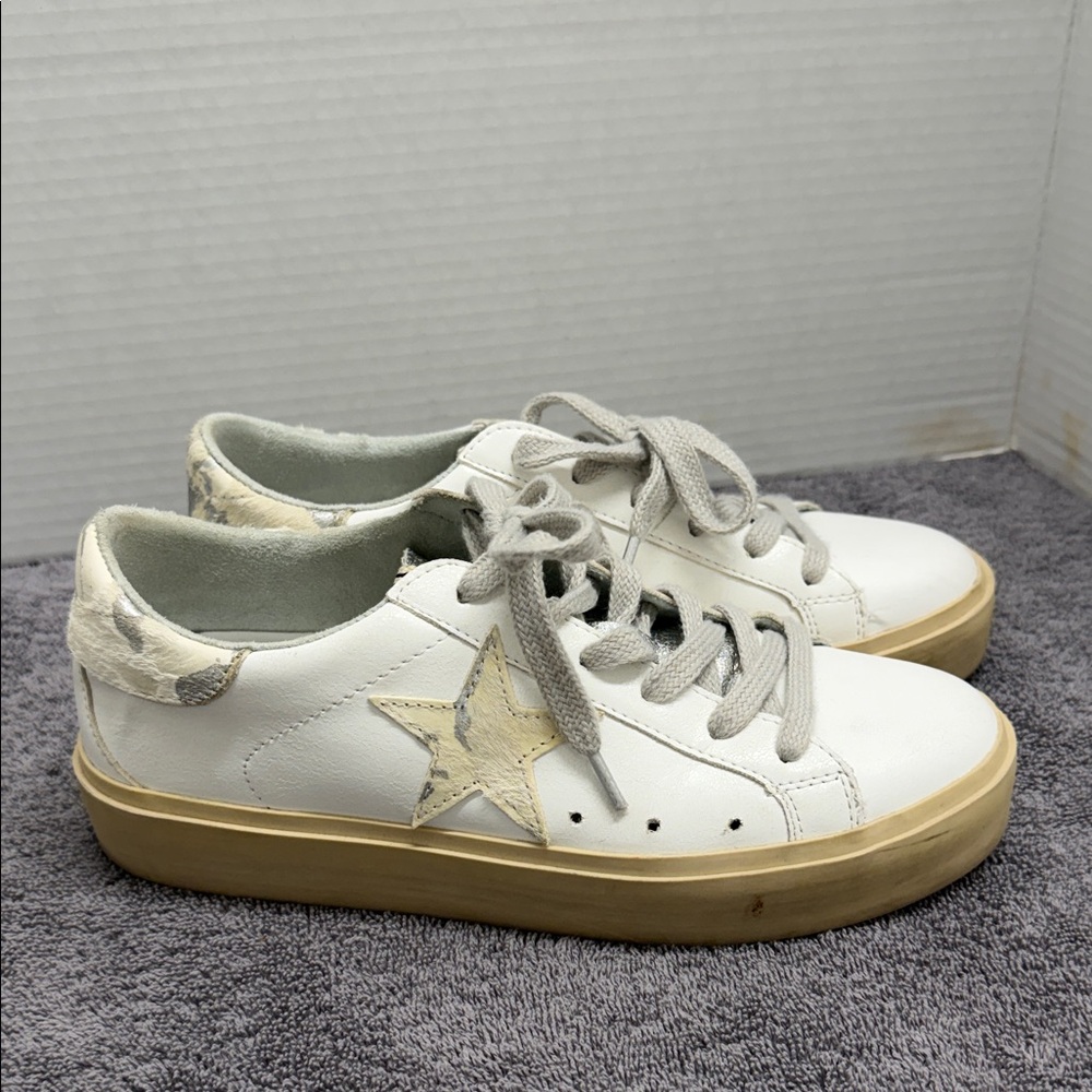 SHU SHOP White Sneakers with Star Design